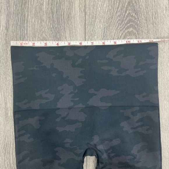 SPANX Look At Me Now Black Camo Leggings Sz Medium Womens Casual Tights - Picture 6 of 9